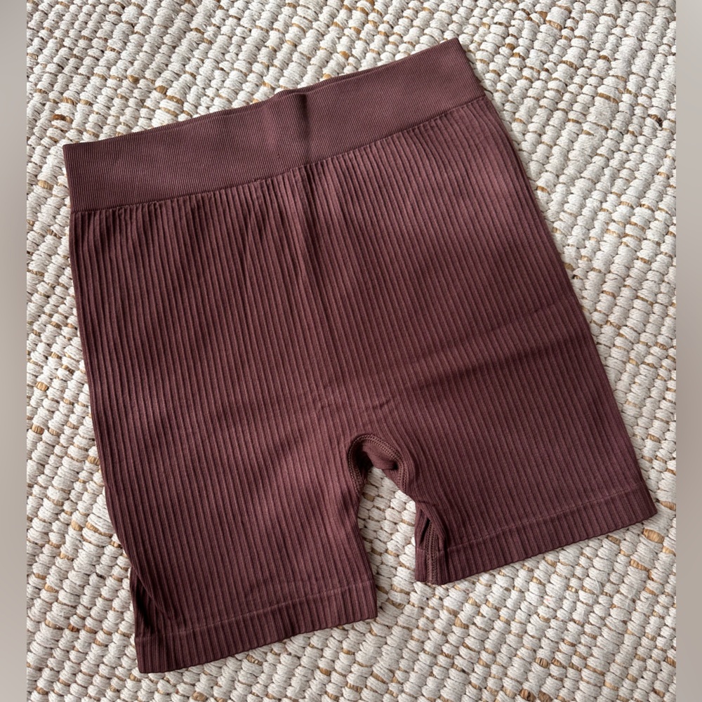 Everlast Chocolate Ribbed Shorts - Picture 2 of 4